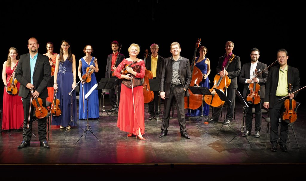 Thierry Huillet, Clara Cernat ans the Orchestre de chambre de Toulouse