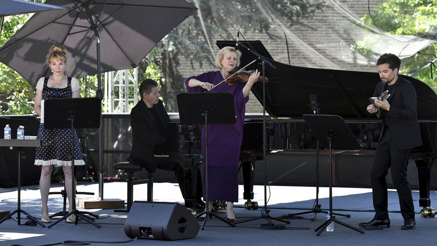 You are currently viewing Julie Depardieu au festival de Toulouse : “La musique me redonne vie